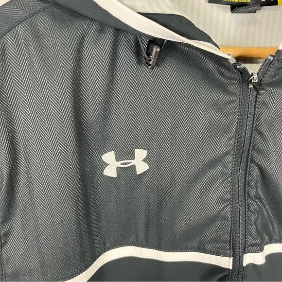 Under Armour Men’s Half Zip Front Black & White Pullover - Picture 4 of 9